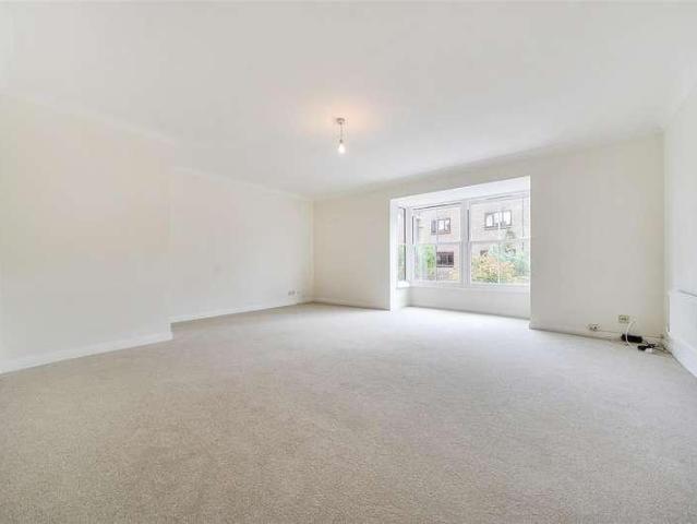 Flat for sale in Arundel, Clapham
