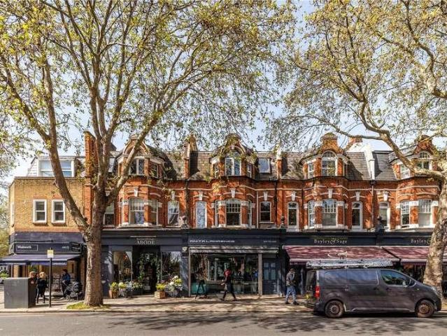 Flat for sale in Fulham, Greater London