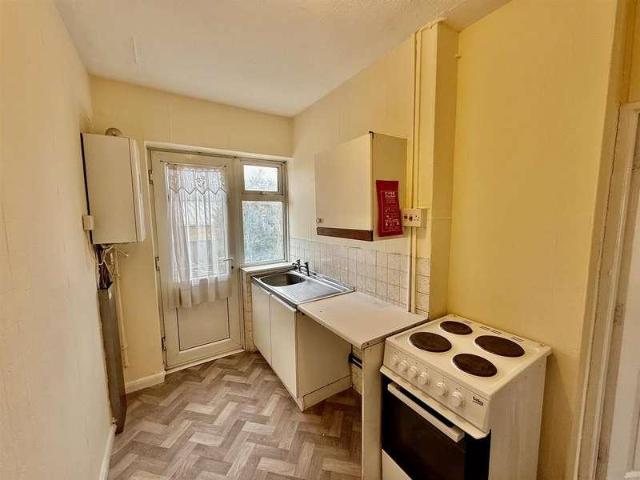 Flat for sale in London Borough of Ealing, Greater London