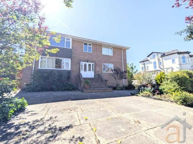 Flat for sale in Meols Cop, Southport