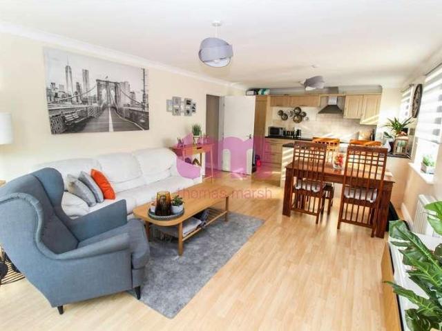Flat for sale in Grays, Essex