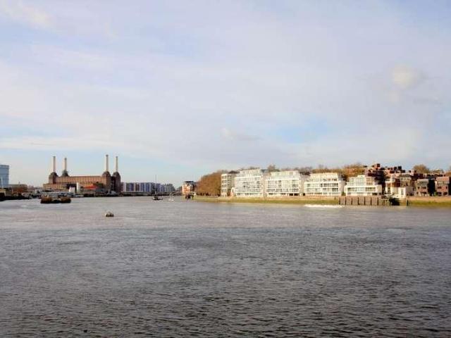 Flat for sale in Vauxhall, Greater London