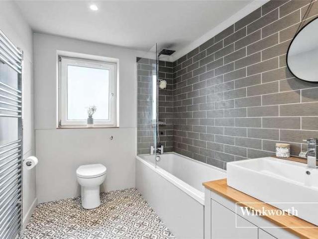 Flat for sale in High Barnet, Greater London