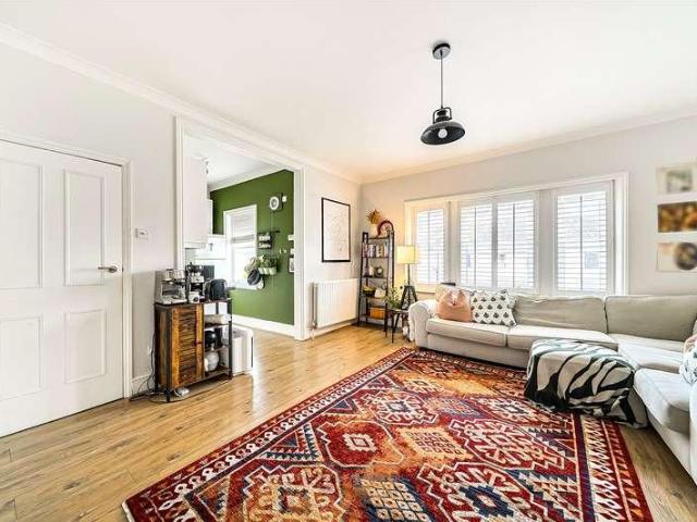 Flat for sale in Royal Borough of Kingston upon Thames, Greater London