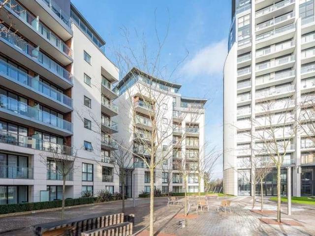 Flat for sale in Brentford, London Borough of Hounslow