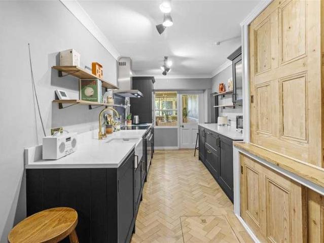Flat for sale in Eastbourne, East Sussex