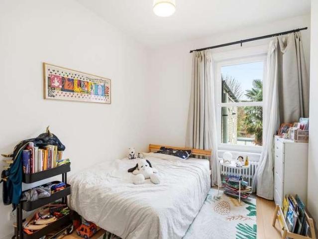 Flat for sale in Crofton Park, Greater London