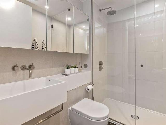 Flat for sale in St Albans, Five Acres
