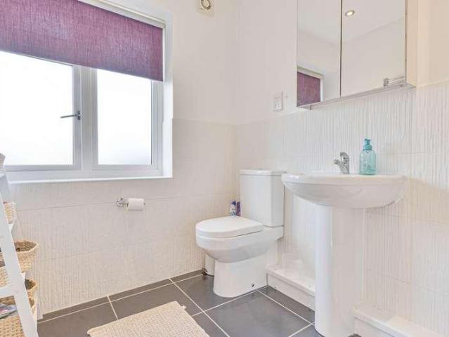 Flat for sale in Deanshanger