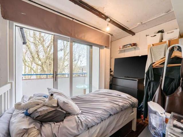 Flat for sale in Bermondsey, Greater London