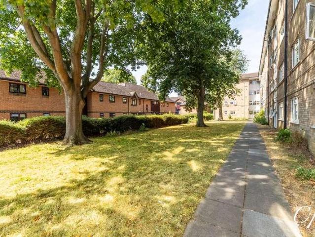 Flat for sale in Prestbury, Golden Valley