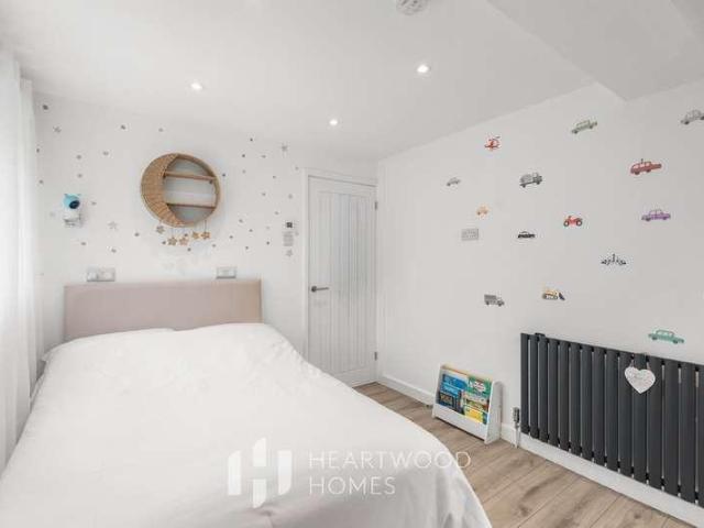 Flat for sale in Five Acres, Hertfordshire