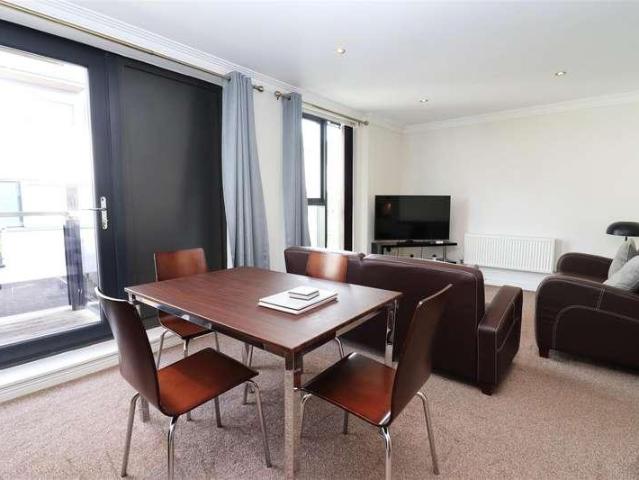Flat for sale in Surbiton, Greater London