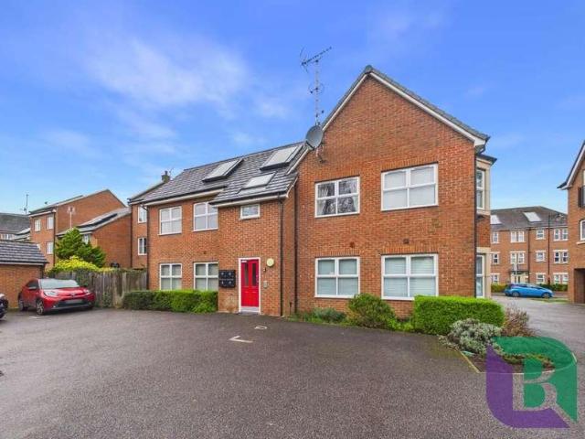 Flat for sale in Milton Keynes