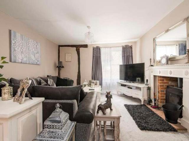 Flat for sale in Sudbury, Chelmondiston