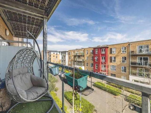 Flat for sale in West Drayton, Greater London