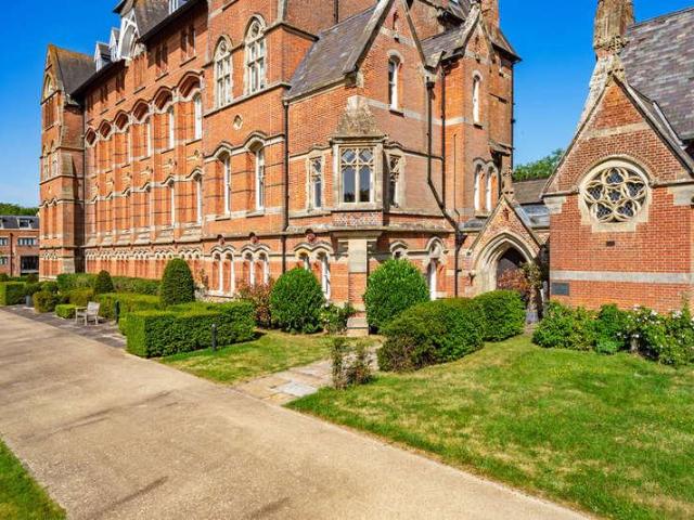 Flat for sale in Mayfield, Cross In Hand