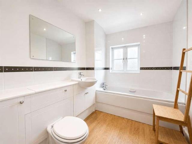 Flat for sale in Cliff Hill, Green Close
