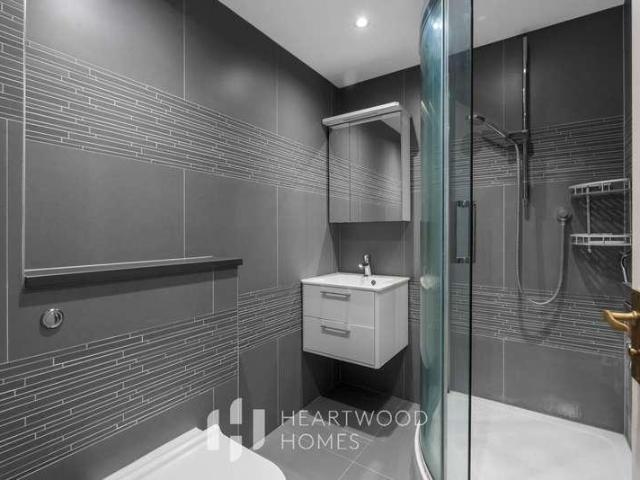 Flat for sale in St Albans, Five Acres