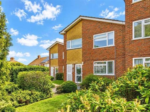 Flat for sale in Red Hill, Surrey