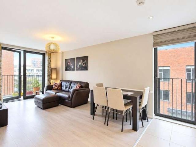 Flat for sale in Custom House, Greater London