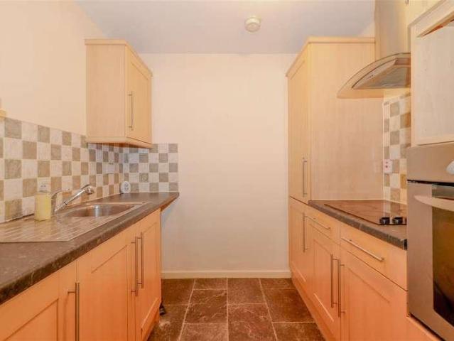 Flat for sale in Belle Isle, West Yorkshire