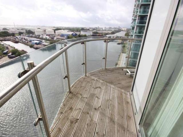 Flat for sale in MediaCityUK, Salford