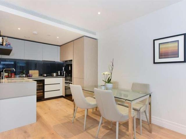 Flat for sale in Nine Elms, Greater London