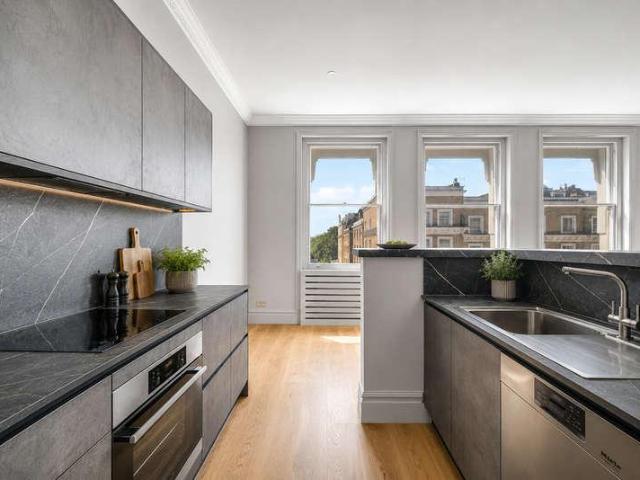 Flat for sale in South Kensington, Greater London