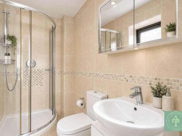 Flat for sale in Southgate, Oakwood