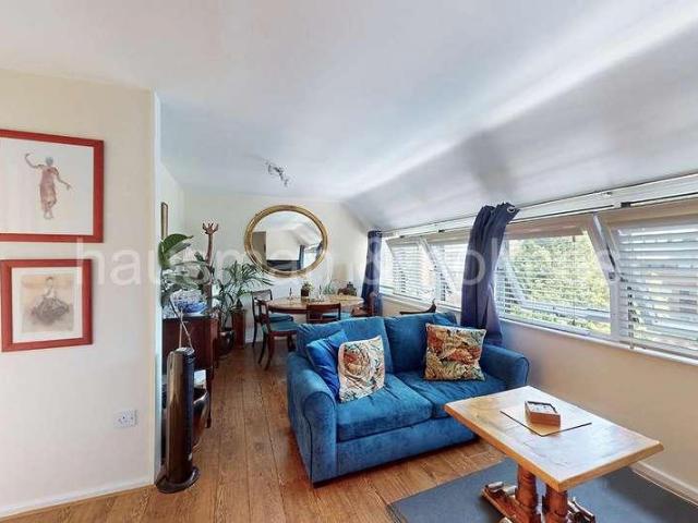 Flat for sale in Golders Green, Greater London