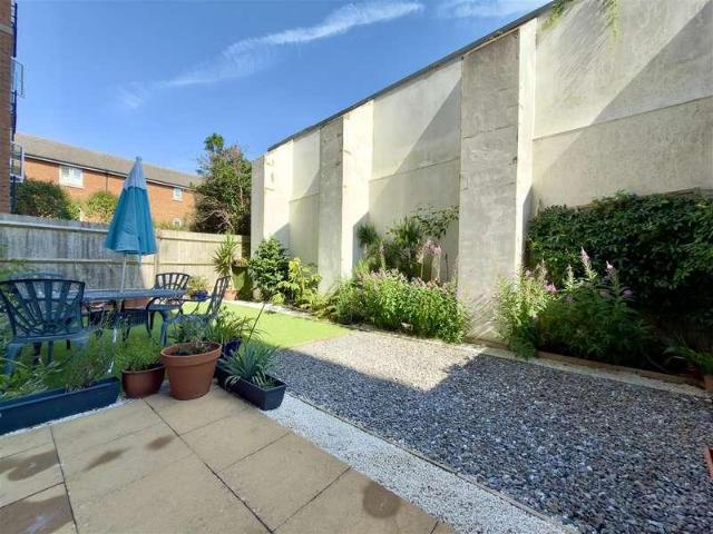 Flat for sale in Roselands, Eastbourne