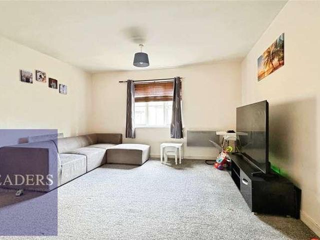 Flat for sale in Chelmondiston, Suffolk