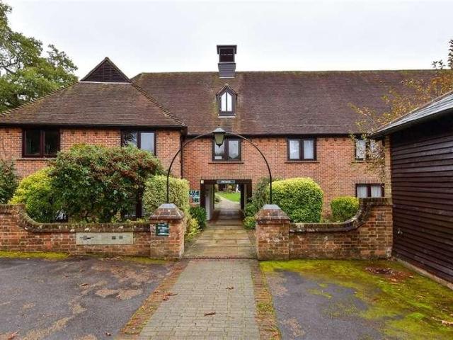 Flat for sale in Midway, Kent