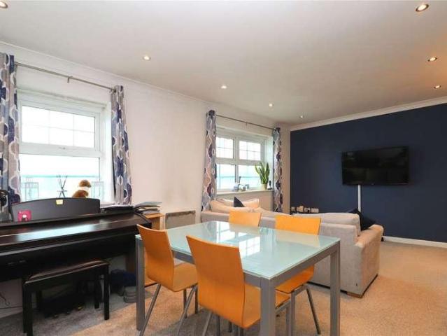 Flat for sale in Sheerwater, Woking