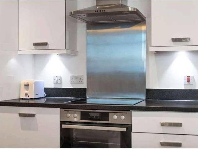 Flat for sale in Brondesbury, Greater London
