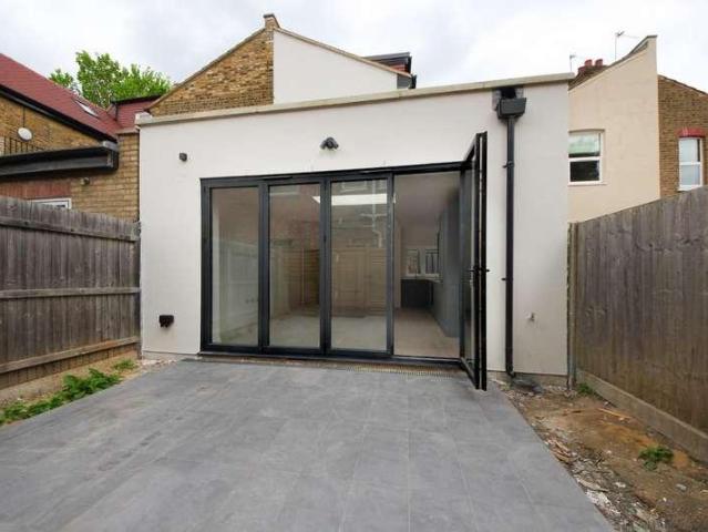 Flat for sale in London Borough of Ealing, Hanwell
