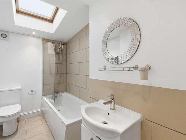 Flat for sale in East Dulwich, Greater London