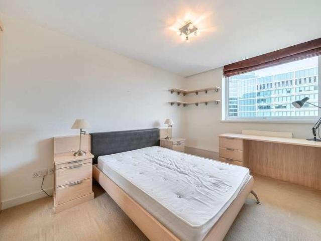 Flat for sale in Victoria, Greater London