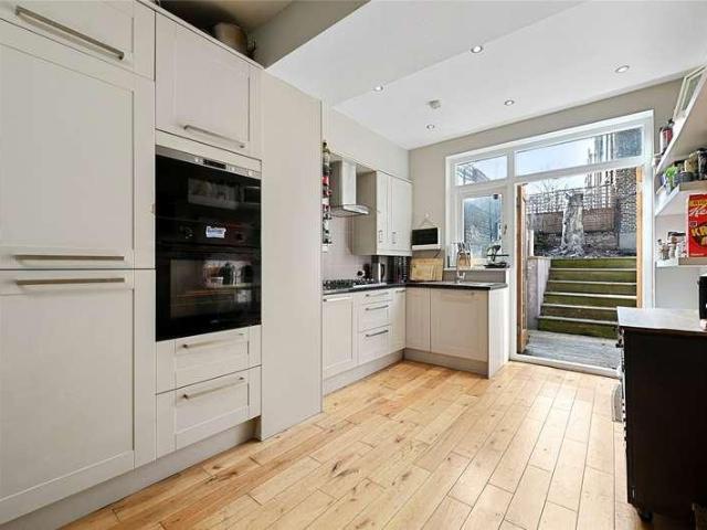 Flat for sale in Brook Green, Greater London