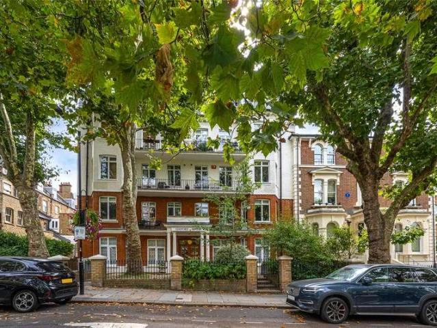 Flat for sale in St. John's Wood, Greater London