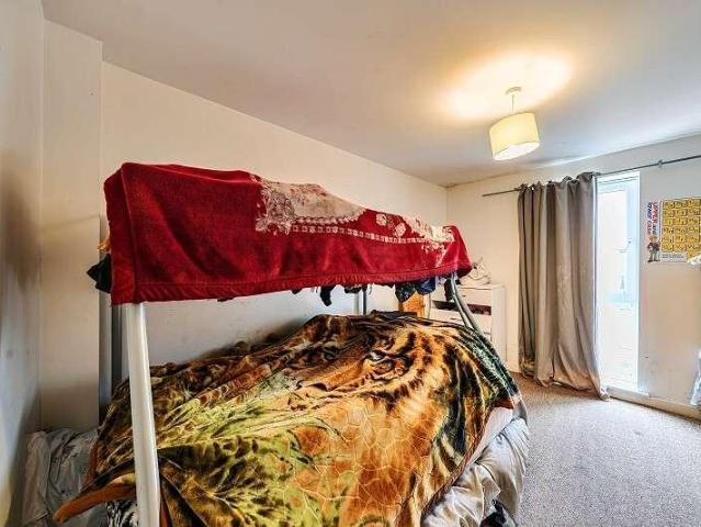 Flat for sale in Burnt Oak, Greater London