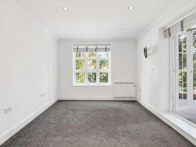 Flat for sale in Radlett, Hertfordshire