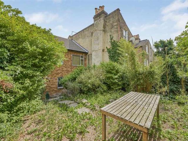 Flat for sale in Brixton, Greater London