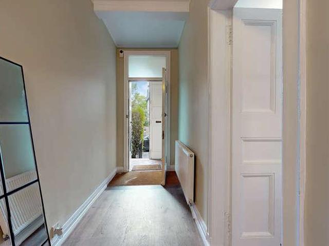 Flat for sale in Scotstoun, Scotland