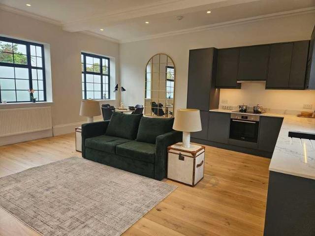 Flat for sale in Norbiton, Greater London