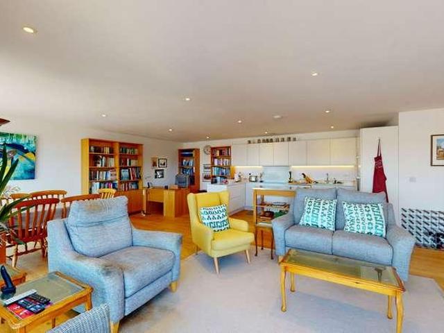 Flat for sale in Mount Wise