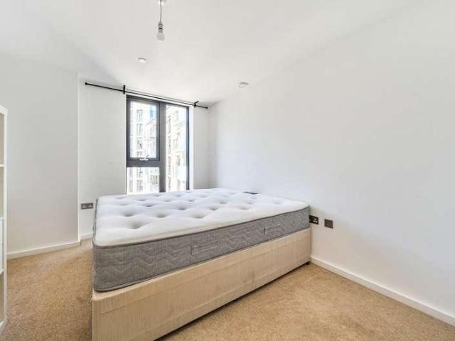 Flat for sale in London Borough of Lewisham, Deptford