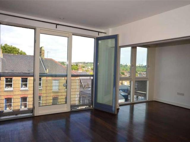 Flat for sale in Crouch End, Greater London