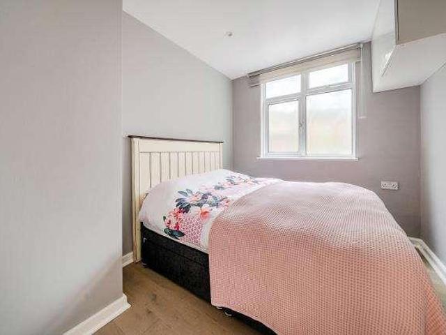 Flat for sale in Sunningdale